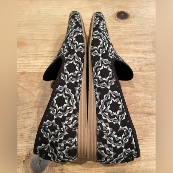 NWOT Toms black Grey white slip on loafers flats monochrome minimalist career 9M - Picture 5 of 5
